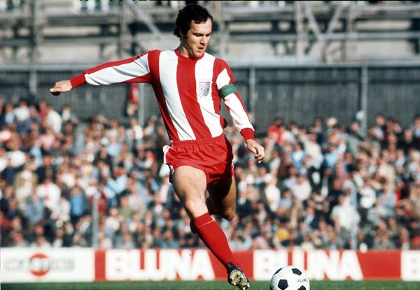 Franz Beckenbauer là 1 hậu vệ thòng xuất sắc